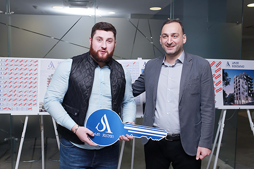 არქი ჯგუფმა ოლიმპიური ჩემპიონი და მსოფლიო რეკორდსმენი ბინით დააჯილდოვა